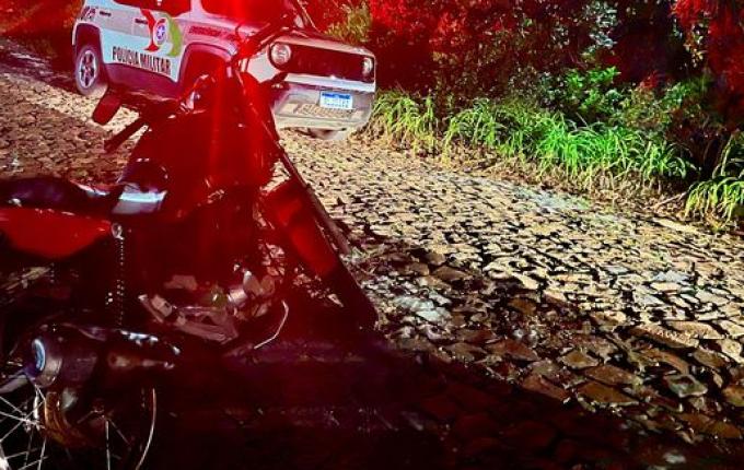 Jovem foge da PM em alta velocidade e acaba detido após colidir com carro em SMO