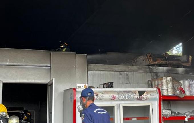 Incêndio atinge empresa às margens da BR 163, em SMOeste