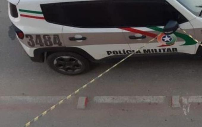 Jovem vai ‘tirar satisfação’, se desequilibra e morre ao cair de sacada em SC