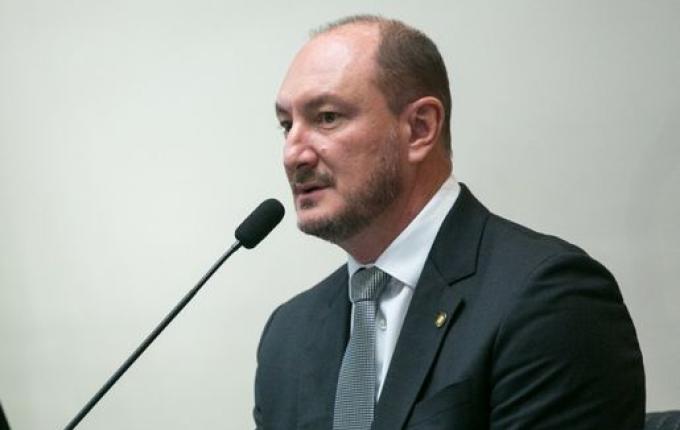 Deputado cobra criação de uma linha de crédito aos artistas catarinenses