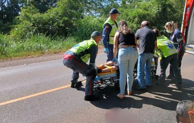 Homem sofre graves ferimentos em colisão frontal entre carro e moto na SC-163