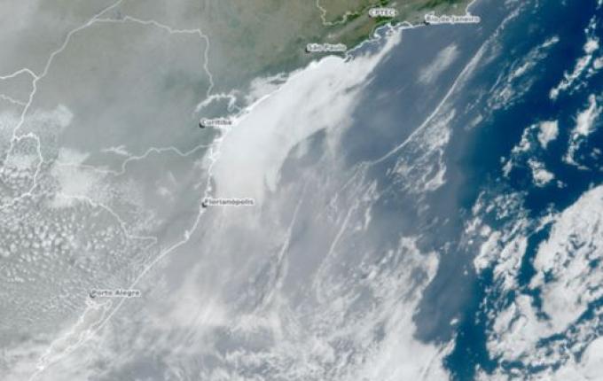 Corredor de fumaça da Amazônia cobre SC e gera alerta da Defesa Civil