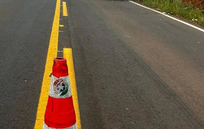 Saída de pista seguida de capotamento deixa duas pessoas feridas em Anchieta