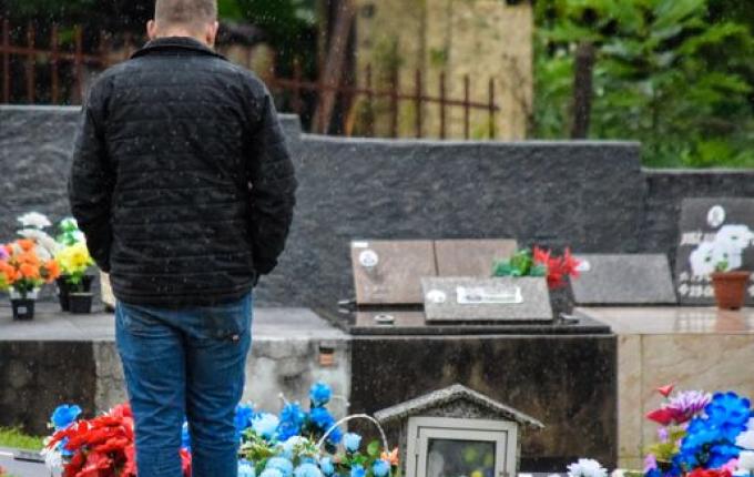 Mesmo com chuva, Dia de Finados tem boa movimentação de público