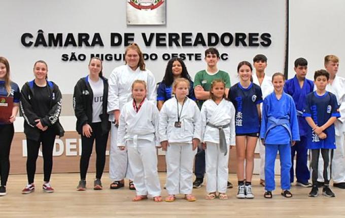 Associação de Judô recebe homenagem da Câmara por resultados conquistados