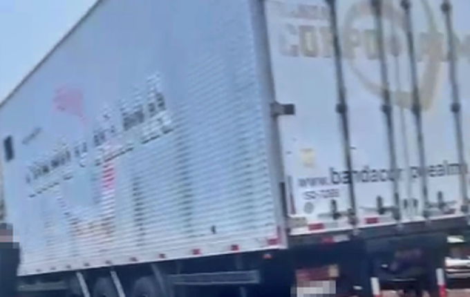 Homem morre atropelado por caminhão de banda, em Palmitos