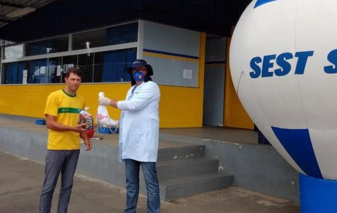 Ação conjunta de PRF e Sest/Senat ajuda caminhoneiros em Santa Catarina