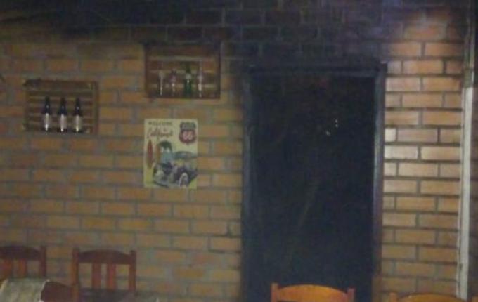 Corpo de Bombeiros de Anchieta atende incêndio em restaurante