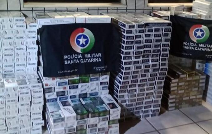 PM apreende quase mil pacotes de cigarros contrabandeados