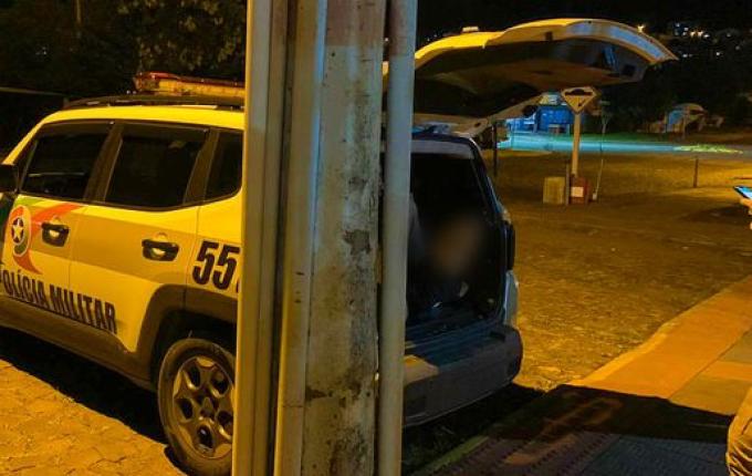 Homem invade residência, furta veículo e é preso 15 minutos depois em SMOeste