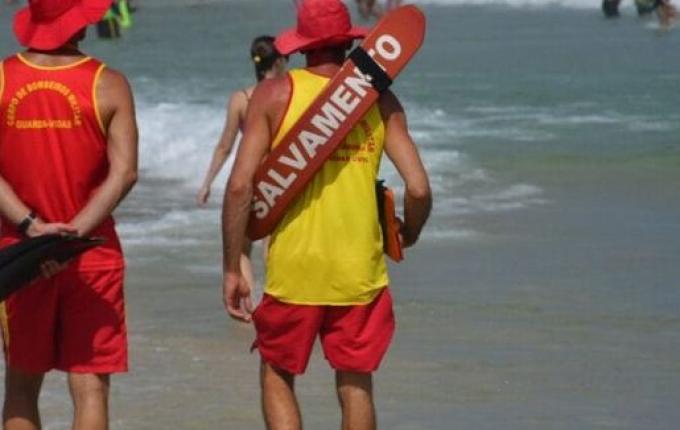 Quase 600 pessoas são salvas de afogamentos entre o Natal e o Ano-Novo em SC