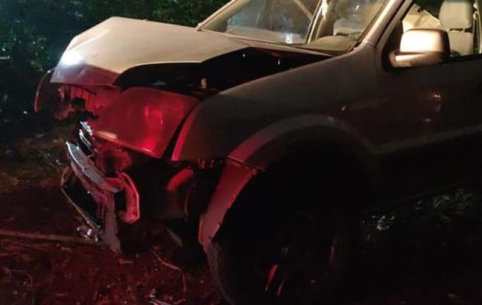 Condutor bate em poste em São Miguel do Oeste