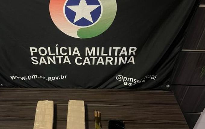 Homem tenta fugir, mas é preso com maconha em rodoviária em Maravilha