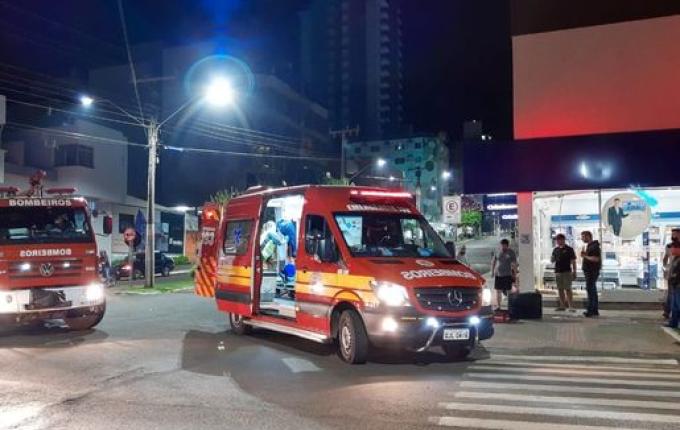 VÍDEO: Colisão no centro deixa homem ferido em São Miguel do Oeste