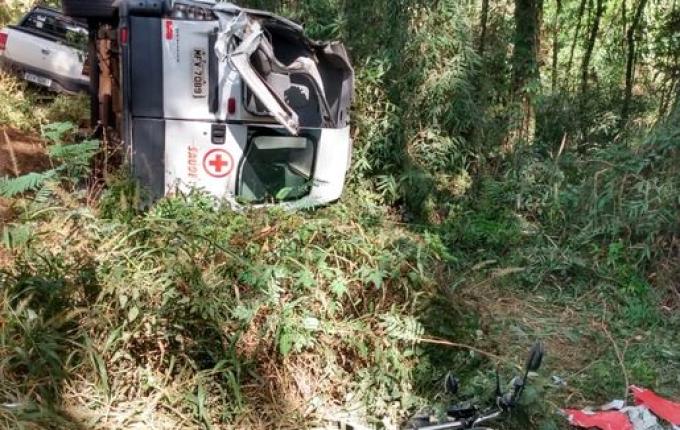 Motociclista sofre ferimentos graves em acidente com quatro veículos na SC 283