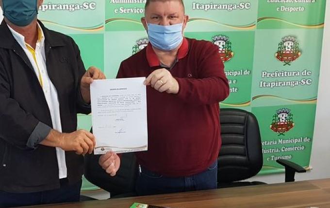 Prefeito entrega ordem de serviço para revitalização da Avenida Uruguai