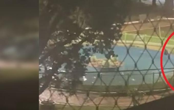 Jovens são flagrados pulando em chafariz de praça em SMO; vídeo