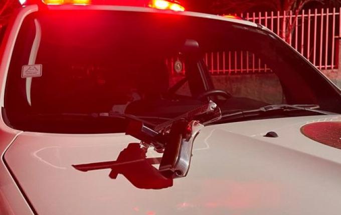 Homem é preso por porte ilegal de arma de uso restrito e ameaça em São Miguel do Oeste