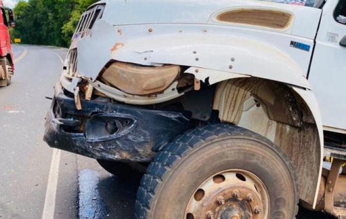 VÍDEO: Colisão traseira na BR 282 deixa jovem levemente ferida