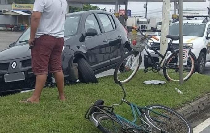 Homem morde e engole dedo de mulher em briga de trânsito em SC