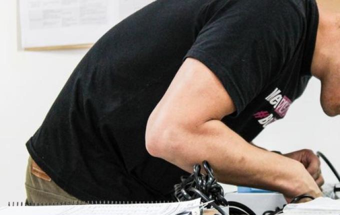 45ª Zona Eleitoral realiza configuração de urnas para o 2º turno; ouça