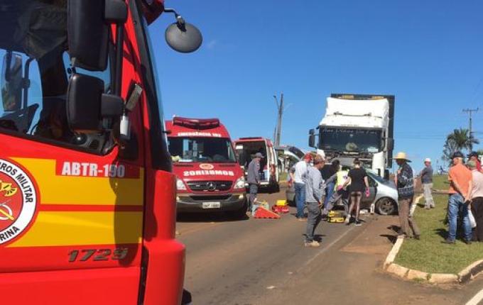 Colisão entre carro e caminhão deixa idoso ferido na BR 163