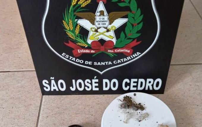 VÍDEO: dois homens são presos por tráfico de drogas em Guarujá do Sul