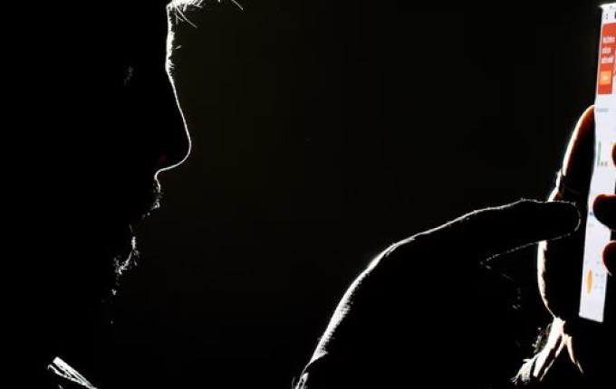 Regras gerais sobre celulares serão feitas pelo MEC, mas cada escola deve ter normas próprias