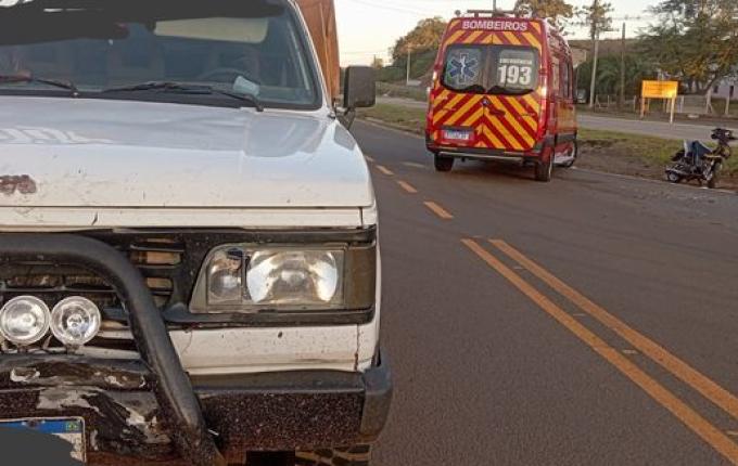 Homem fica ferido após colisão entre moto e caminhonete na BR-163 em SJCedro