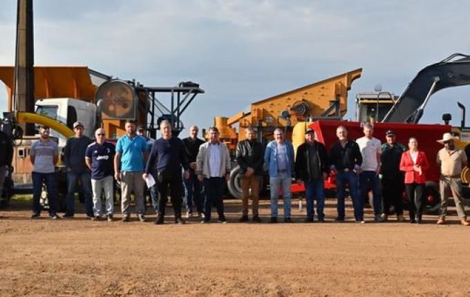 Associações de máquinas recebem mais de R$ 650 mil em implementos agrícolas