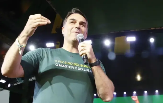 Cunha Porã dá a Flávio Bolsonaro maior votação proporcional de SC