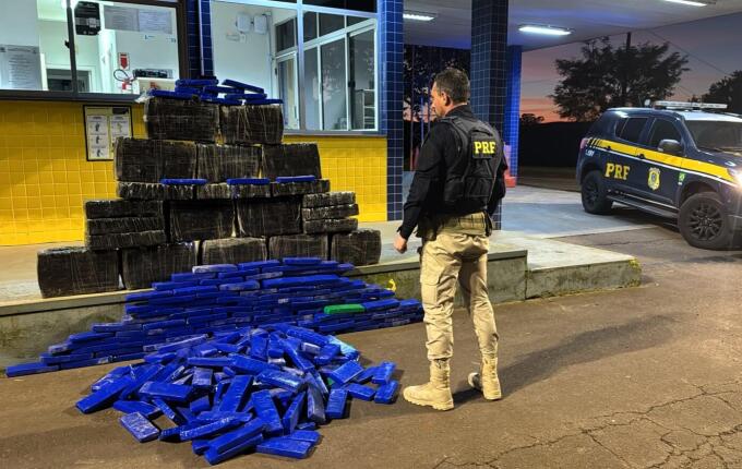 PRF apreende 300 quilos de maconha em carro roubado na SC-160 entre Saltinho e Bom Jesus do Oeste