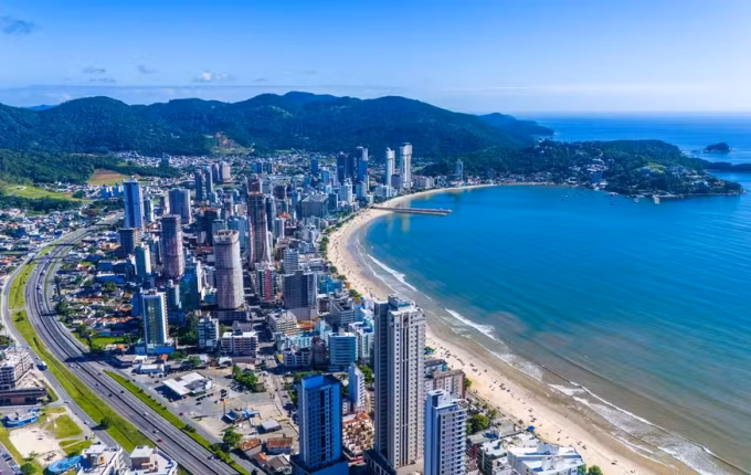 Quatro cidades de SC seguem entre as mais valorizadas do mercado imobiliário brasileiro