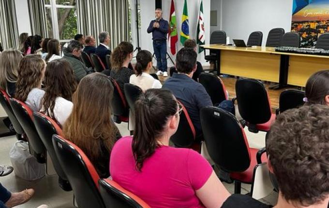 Prefeitura de São Miguel do Oeste homenageia servidores públicos pelo tempo de serviço