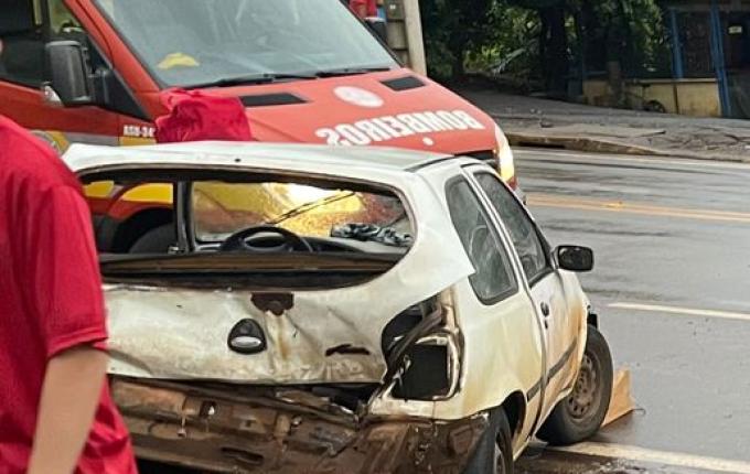 Acidente no centro de Saltinho deixa dois feridos