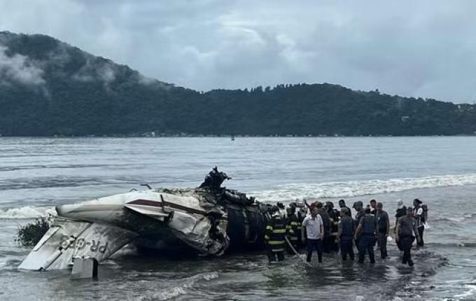 Cai avião de pequeno porte em Ubatuba (SP)