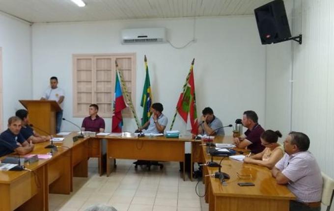 Vereadores de Mondaí aprovam moção de apoio a APRASC para reposição salarial da categoria