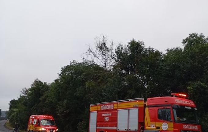 Acidente entre moto e cachorro deixa casal ferido na BR-158, em Cunha Porã