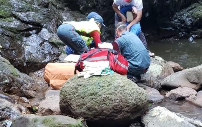 Homem fica ferido ao cair em cachoeira em São José do Cedro
