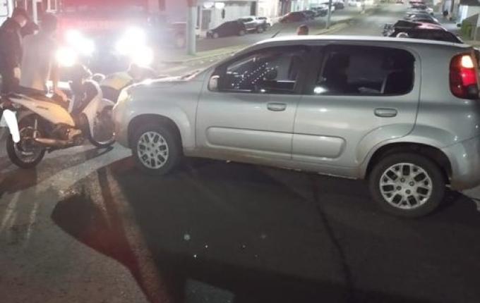 Colisão entre carro e moto deixa jovem ferida em São Lourenço do Oeste