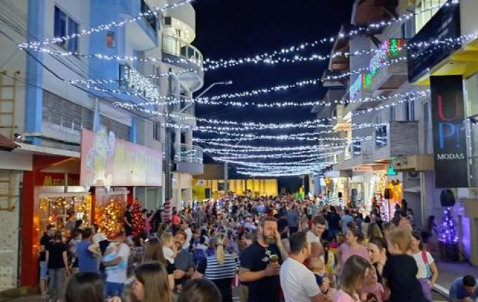 Natal dos Amigos da Rua Independência abre programação festiva em Itapiranga
