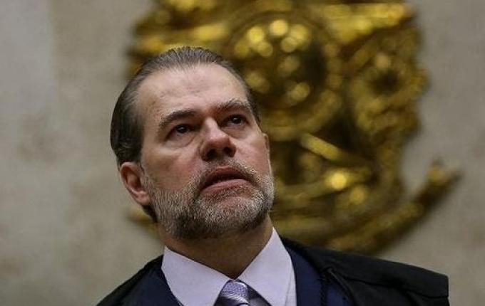 Presidente do STF, está internado com sintomas de coronavírus após cirurgia