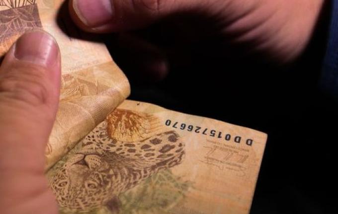 Lula deve propor salário mínimo de R$ 1.320 em 2023, diz transição