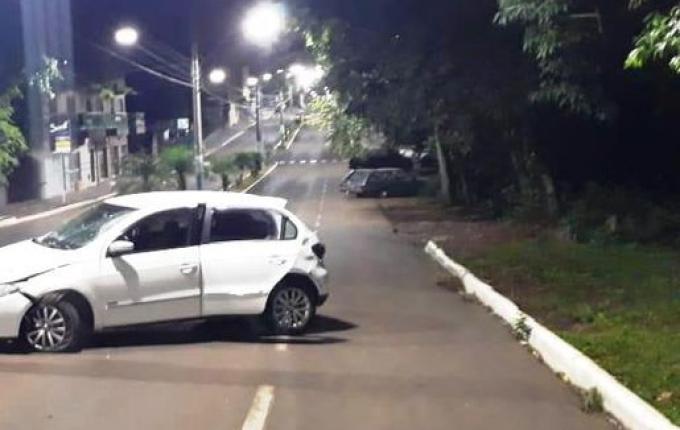 Motorista capota carro no centro de Mondaí e tem CNH apreendida