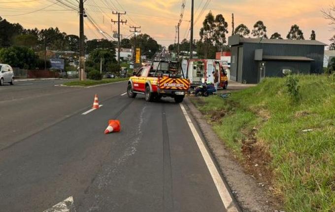 Ciclista fica gravemente ferido em colisão com carro na Avenida Willy Barth