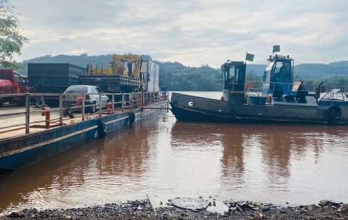 Travessia da balsa no Rio Uruguai é mantida em Itapiranga