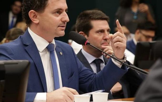 Avança na CCJ projeto que prevê quatro deputados federais a mais para SC