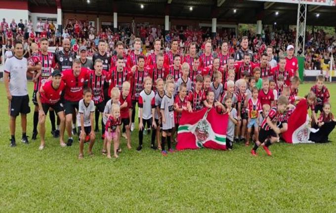 Em jogo eletrizante, Cometa vence clássico e termina como líder do Regional