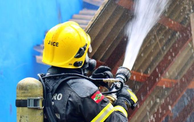Incêndio destrói residência no interior de São Miguel do Oeste
