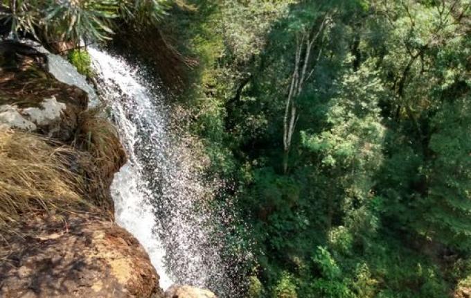 Proprietário denuncia invasão de propriedade para consumo de drogas